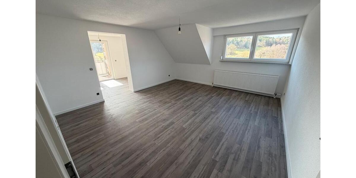 Dachgeschoßwohnung Aidlingen - 3.5 Zimmer, 85 m&sup2;, 1.300&euro; | Angebot:25547177