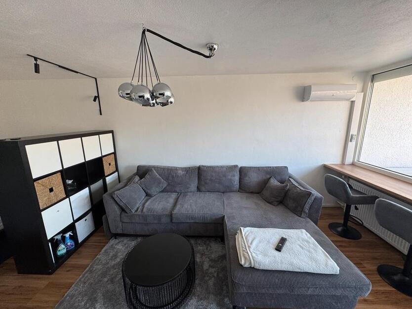 Luxuriöse Sanierte Mobilierte ca 40qm Wohnung 5 min bis Zentrum
