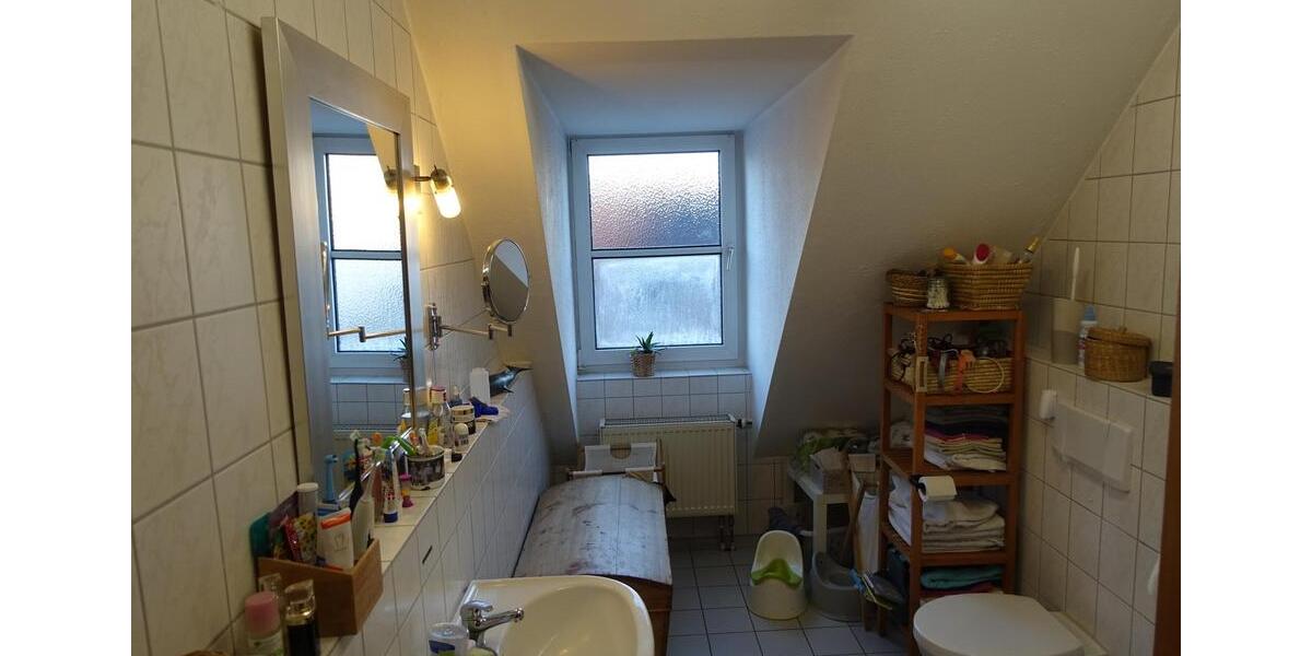 Dachgeschoßwohnung Bubenreuth - 3 Zimmer, 83 m&sup2;, 1.090&euro; | Angebot:25982195