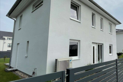 Haus Brieselang - 4 Zimmer, 125 m&sup2;, 2.075&euro; | Angebot:26723714