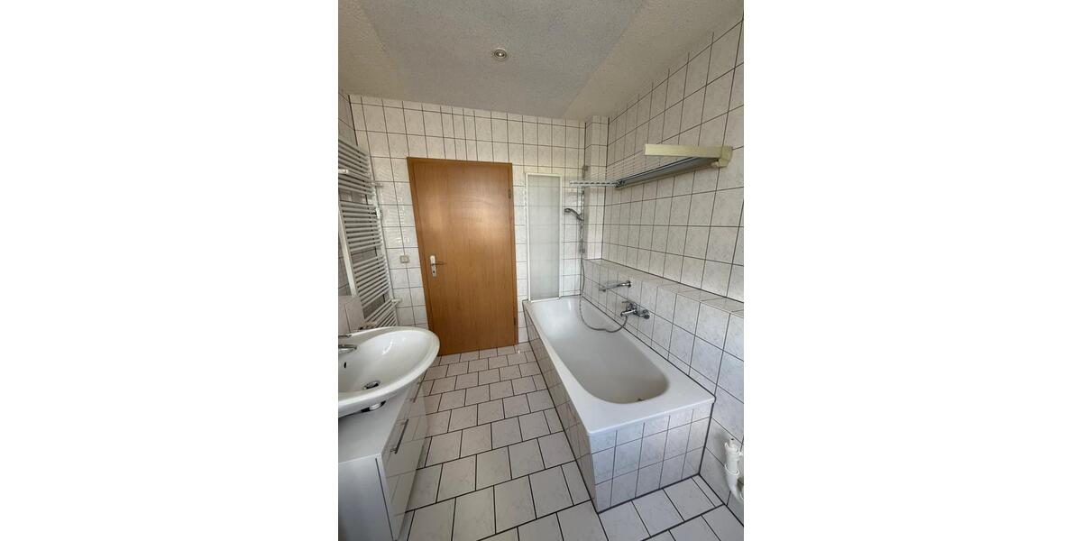 Etagenwohnung Staßfurt - 2 Zimmer, 66 m&sup2;, 450&euro; | Angebot:25948615