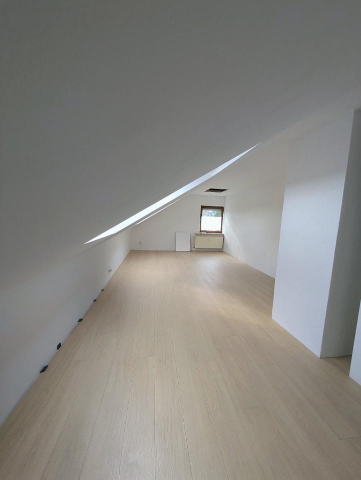 Großzügige 2-Zimmer-Dachgeschoßwohnung mit EBK in Winkel