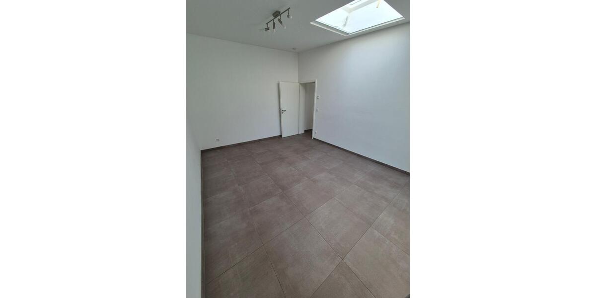 Dachgeschoßwohnung Sankt Augustin - 2 Zimmer, 96 m&sup2;, 1.344&euro; | Angebot:25796064