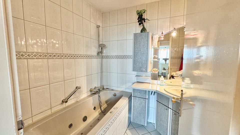 Möblierte 4-Zimmer-Wohnung mit Main- und Skylineblick im beliebten Offenbach Main Park 4 zimmer