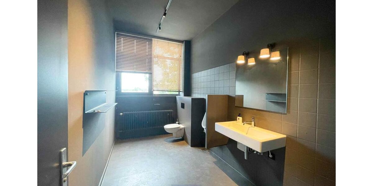 ERLANGEN - WETTERKREUZ: 2 GROSSE HALLEN FÜR LAGERPRODUKTIONBEHEIZTLICHTBÜROA3A73AIRPORT zimmer