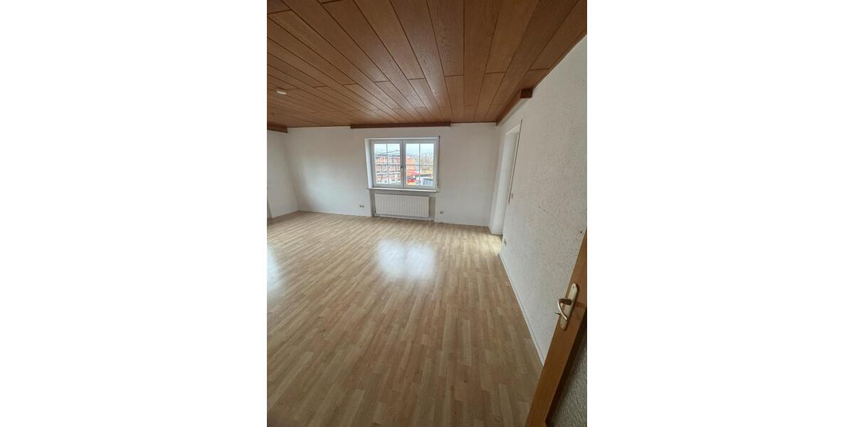 Etagenwohnung Amberg - 4 Zimmer, 105 m&sup2;, 900&euro; | Angebot:26255319