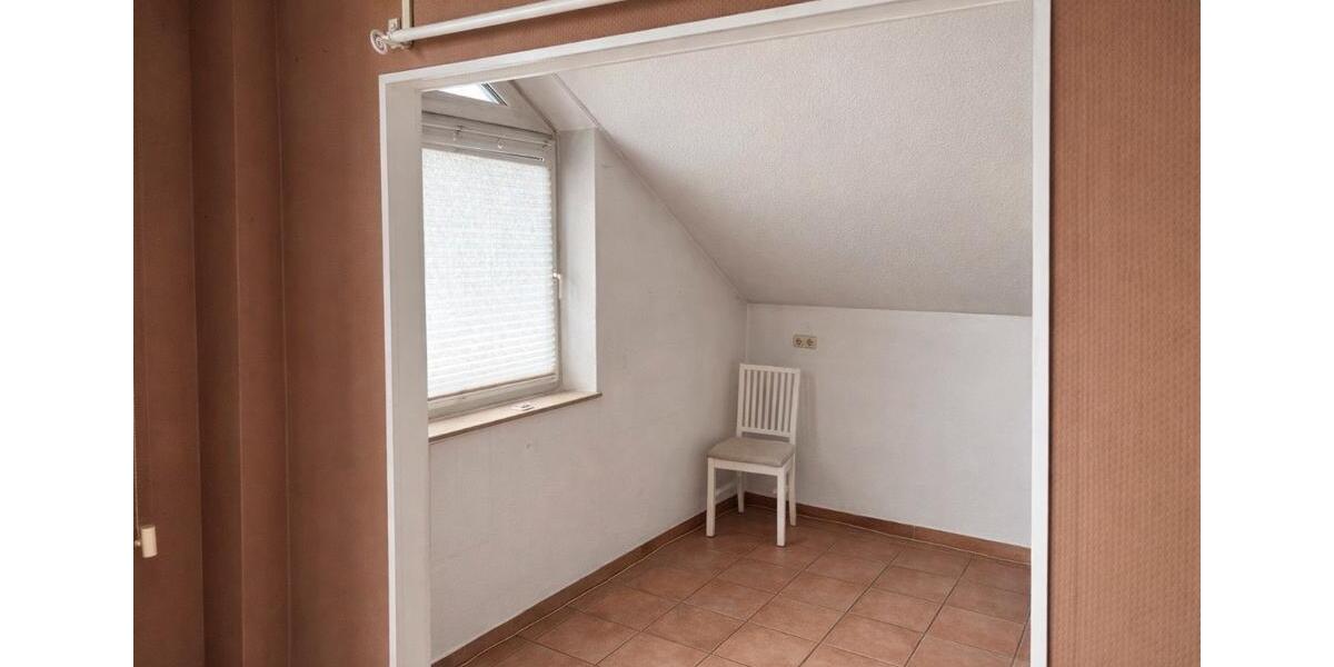 Dachgeschoßwohnung Mönchengladbach Süd - 3.5 Zimmer, 85 m&sup2;, 1.225&euro; | Angebot:25931861