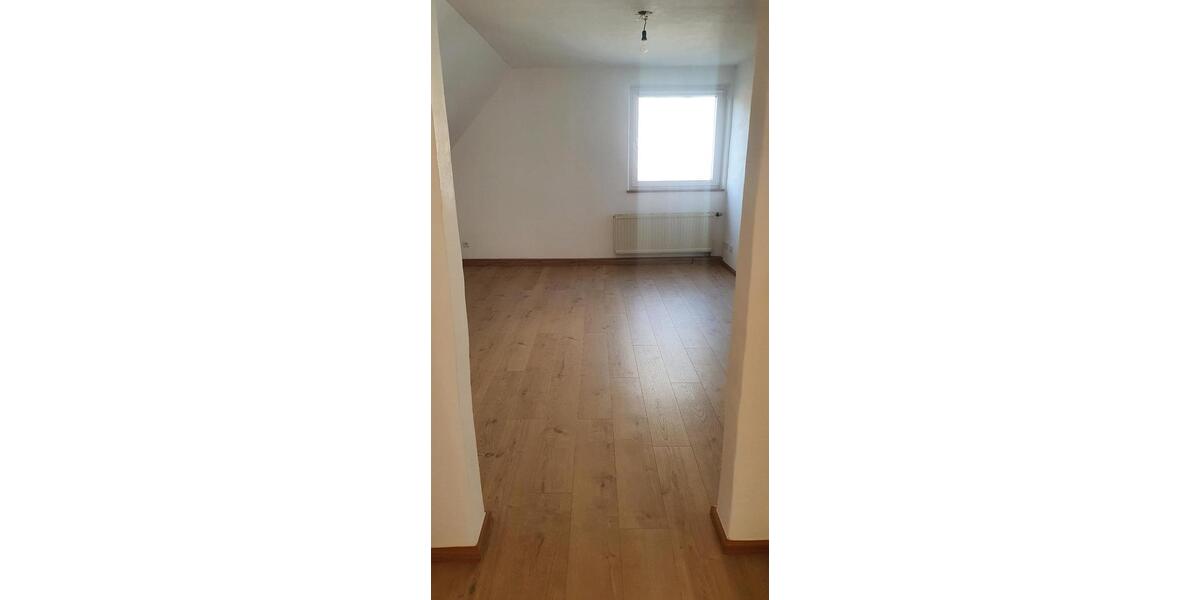 Dachgeschoßwohnung Laaber - 3 Zimmer, 60 m&sup2;, 580&euro; | Angebot:24678420