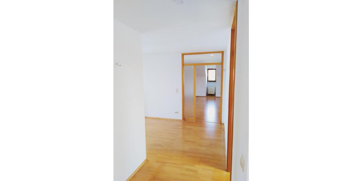 Dachgeschoßwohnung Bad Boll - 3.5 Zimmer, 94 m&sup2;, 1.050&euro; | Angebot:26582541