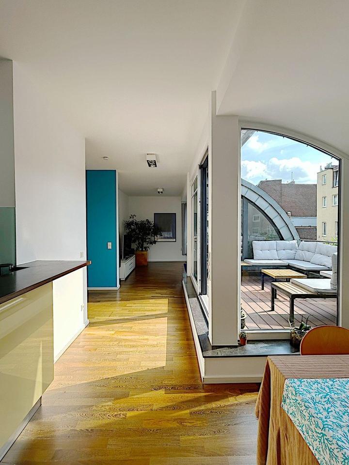 Exklusives Penthouse im Belgischen Viertel – Stilvoll möbliertes Wohnen mit Ruhe und Licht