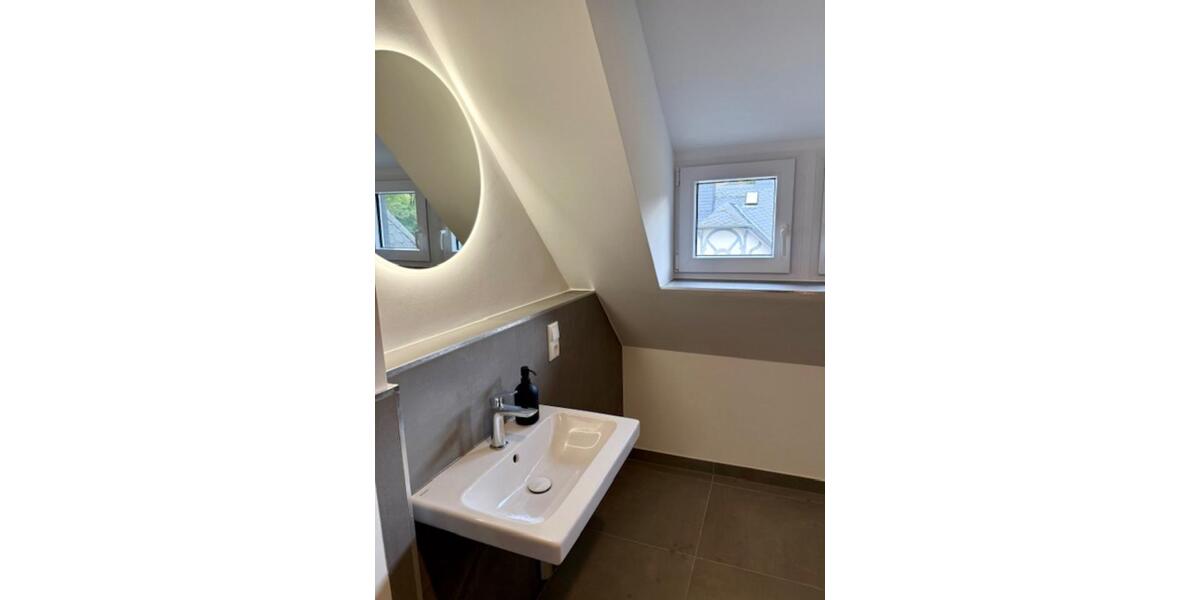 Dachgeschoßwohnung Wiesbaden Bierstadt - 2 Zimmer, 59 m&sup2;, 1.020&euro; | Angebot:24422077