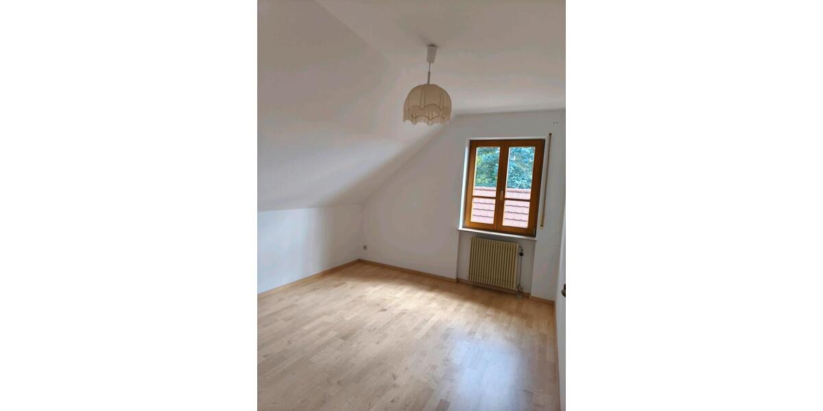 Dachgeschoßwohnung Engen - 3.5 Zimmer, 85 m&sup2;, 820&euro; | Angebot:26697102