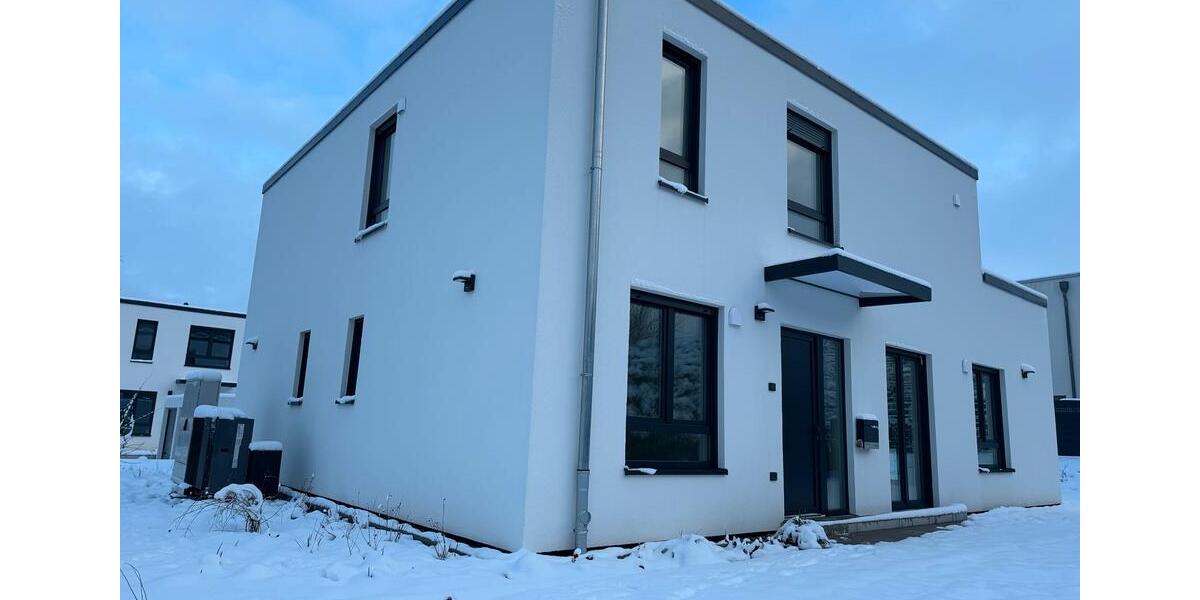 Ersteinzug: A+ Haus mit Einliegerwohnung 7 zimmer