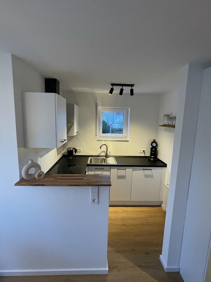 Möblierte 1-Zi. Whg. mit Stellplatz, Einbauküche und Balkon in Reutlinge 1 zimmer