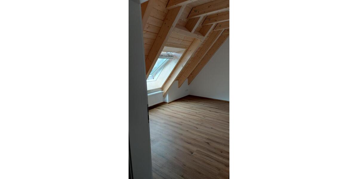 Dachgeschoßwohnung Bartholomä - 3.5 Zimmer, 100 m&sup2;, 950&euro; | Angebot:26625831
