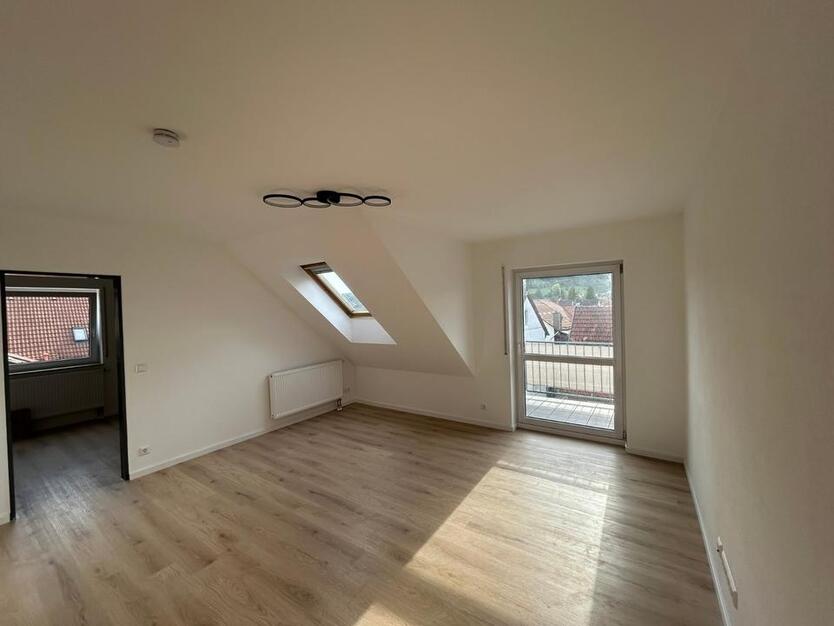 3 Zi-Dachgeschoßwohnung inklusvie TG Stellplatz zu vermieten