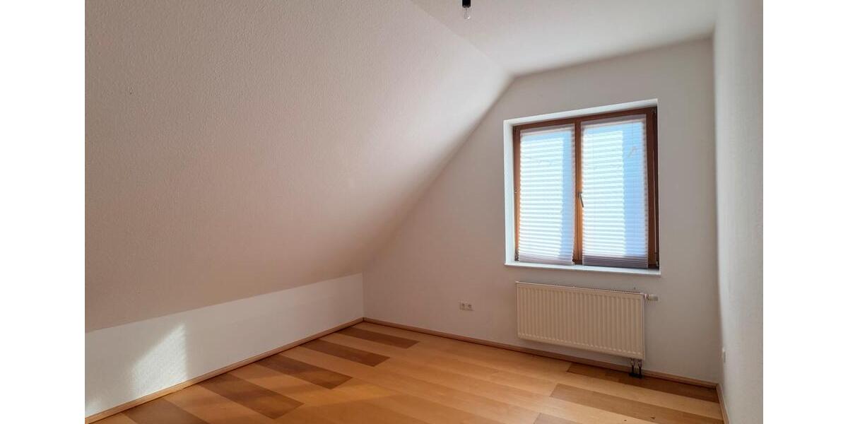 Etagenwohnung Celle Altencelle - 5 Zimmer, 125 m&sup2;, 1.150&euro; | Angebot:25285583