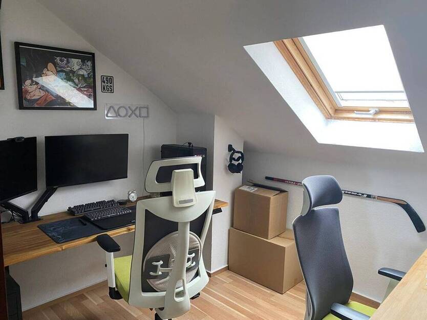 schöne drei Zimmer Wohnung mit Balkon und EBK