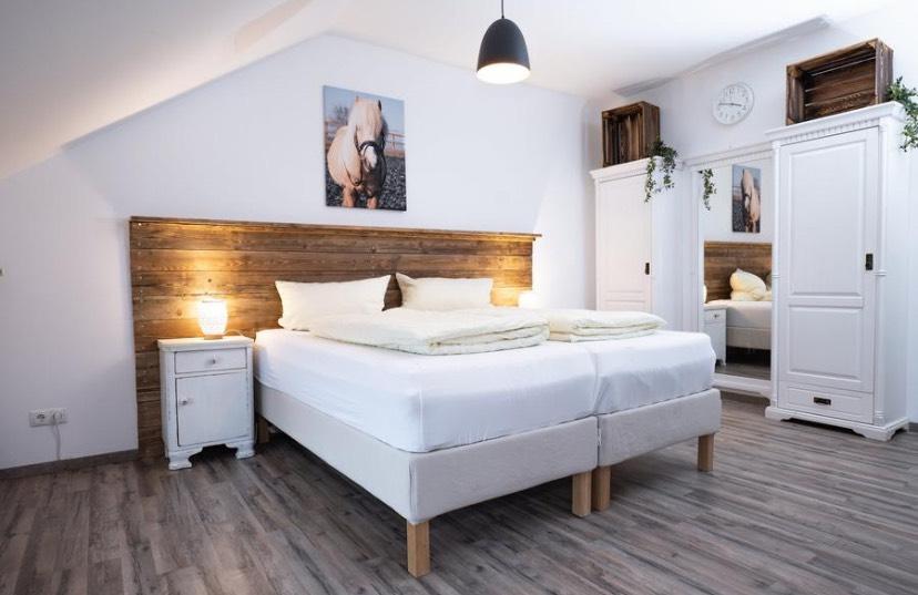 Wohnen auf Zeit Waldmünchen - 3 Zimmer, 100 m&sup2;, 25&euro; | Angebot:26048359