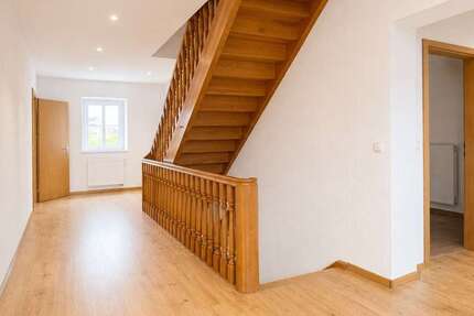 Haus Altötting - 7 Zimmer, 235 m&sup2;, 1.800&euro; | Angebot:27245017