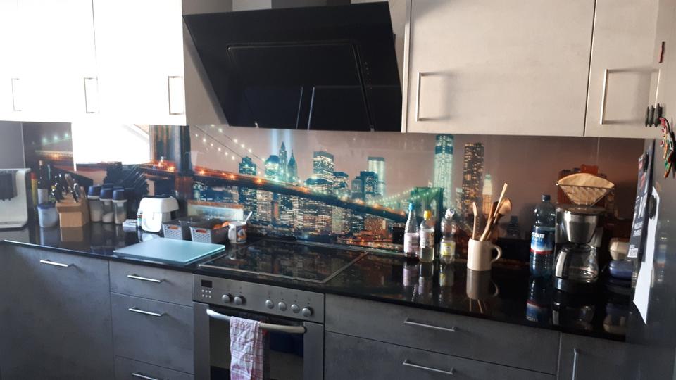 Zimmer m. Balkon, Stellplatz u. Mitbenutzung von Küche, Bad, WC 1 zimmer