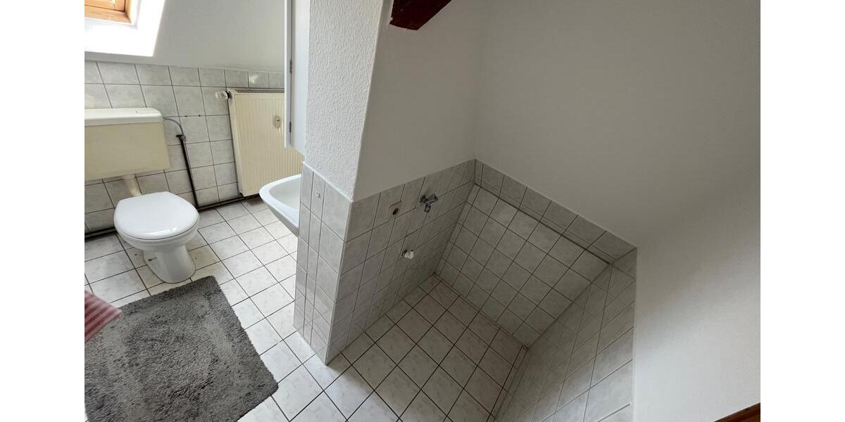 Dachgeschoßwohnung Schwalmstadt - 3 Zimmer, 70 m&sup2;, 590&euro; | Angebot:25869047