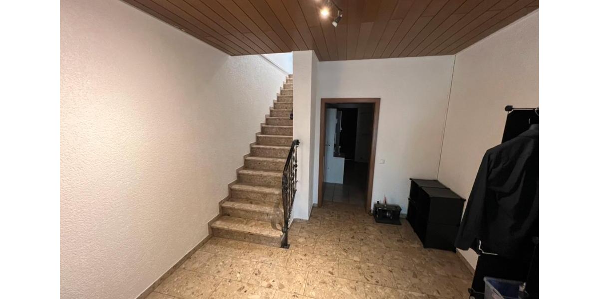 Etagenwohnung Wegberg - 5 Zimmer, 178 m&sup2;, 1.450&euro; | Angebot:24331848