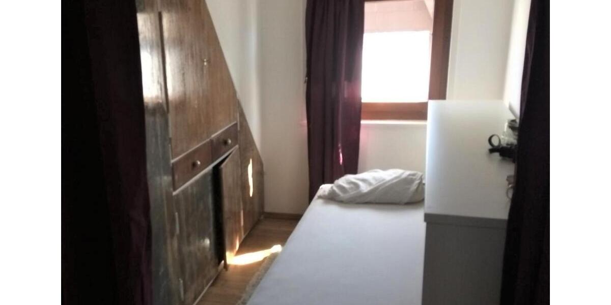 Günstige Mitwohnmöglichkeit als SchlafplatzZwischenlösung frei 1 zimmer