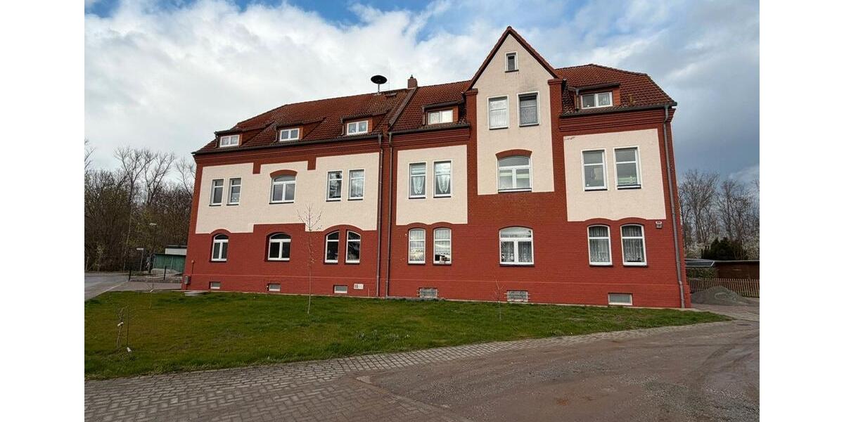 Erdgeschoßwohnung Teuchern - 4 Zimmer, 90 m&sup2;, 725&euro; | Angebot:26678152