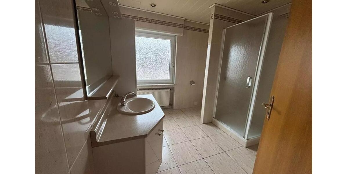 Etagenwohnung Saarbrücken - 5 Zimmer, 147 m&sup2;, 995&euro; | Angebot:25853646