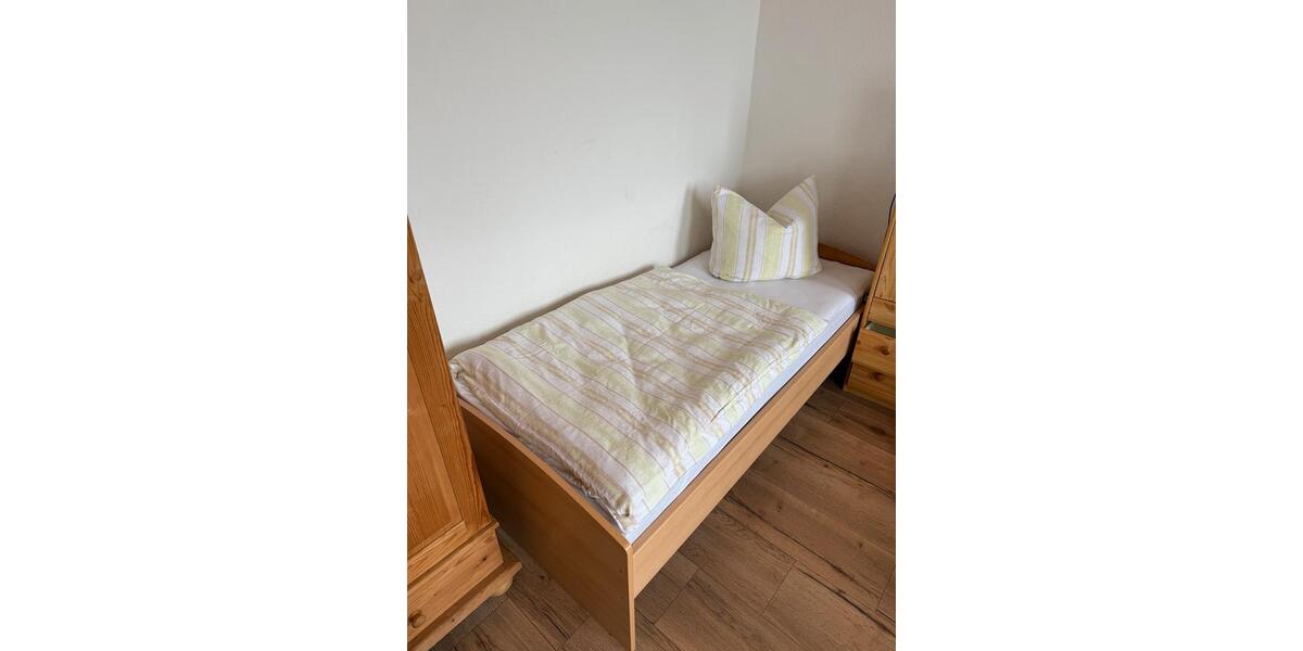 Wohnen auf Zeit Meerane - 4 Zimmer, 80 m&sup2;, 14&euro; | Angebot:26680613