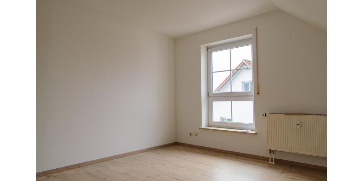 Frisch sanierte helle 3-Zimmer-DG-Wohnung mit Balkon 3 zimmer