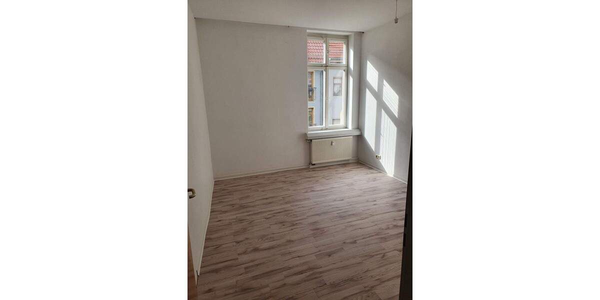 +++ Helle 3 -Zimmer Wohnung am Markt von Kahla zu vermieten +++ 3 zimmer