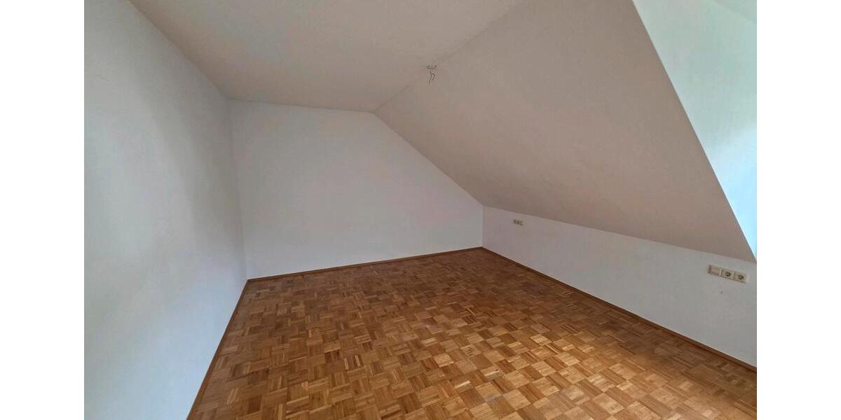 Dachgeschoßwohnung Bad Mergentheim - 2 Zimmer, 81 m&sup2;, 680&euro; | Angebot:26682460