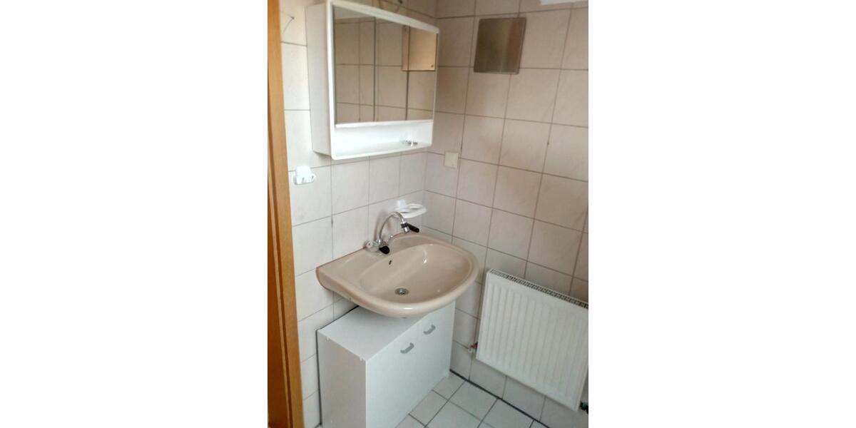 Dachgeschoßwohnung Borken (Hessen) - 1 Zimmer, 40 m&sup2;, 330&euro; | Angebot:25455171