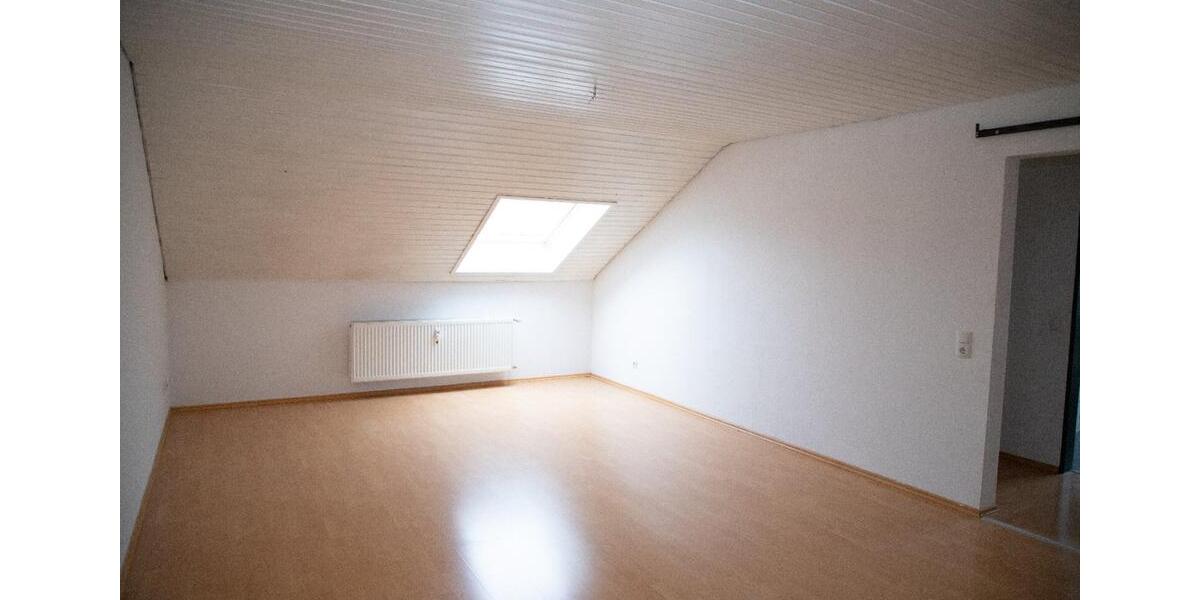 Dachgeschoßwohnung Deggendorf - 3 Zimmer, 70 m&sup2;, 840&euro; | Angebot:24877748