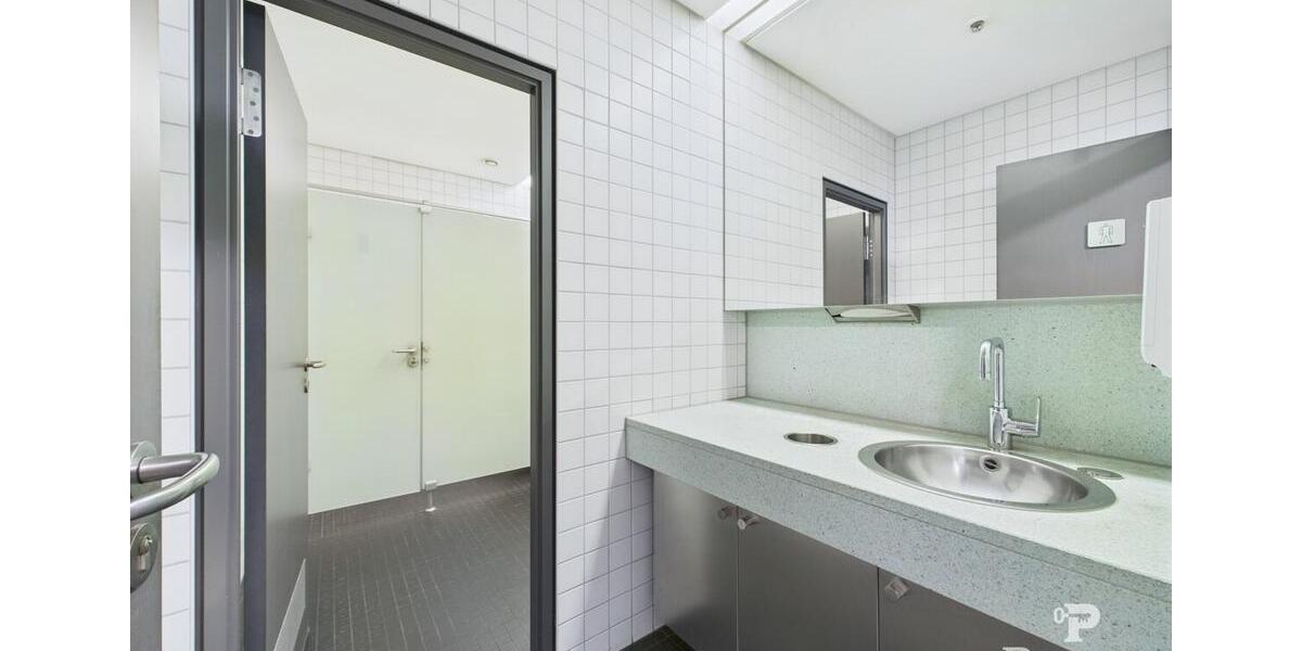 großzügige Gewerbeeinheit in zentraler Lage von Düren zimmer