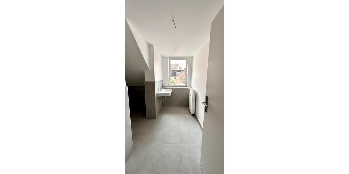 Dachgeschoßwohnung Kiel Gaarden-Ost - 3 Zimmer, 85 m&sup2;, 900&euro; | Angebot:24757043