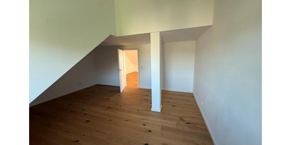 Dachgeschoßwohnung Hanau - 2 Zimmer, 91 m&sup2;, 1.050&euro; | Angebot:26383301
