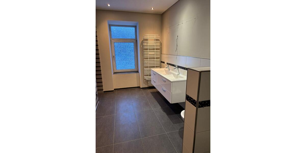 Exklusive Altbauwohnung im Denkmal–6 Zimmer, 185 m², 2 Terrassen 6 zimmer