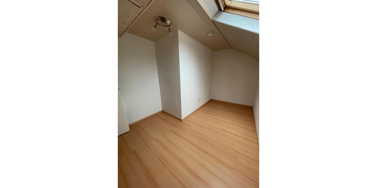 Dachgeschoßwohnung Ralingen - 3 Zimmer, 77 m&sup2;, 800&euro; | Angebot:25098579