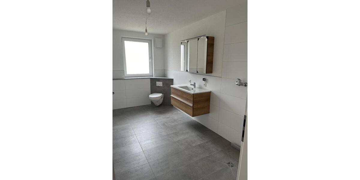 Etagenwohnung Bernstadt - 3 Zimmer, 97 m&sup2;, 1.250&euro; | Angebot:25804683