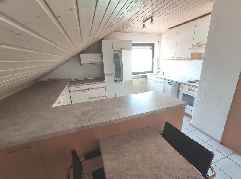 3 Zi. DG Wohnung mit Küche, Gartenmitbenutzung und Stellplatz 3 zimmer