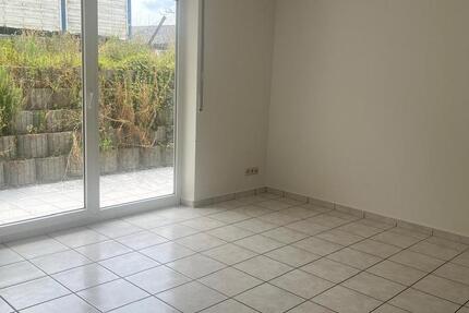 3 Zimmerwohnung mit Terrasse im Tiefparterre