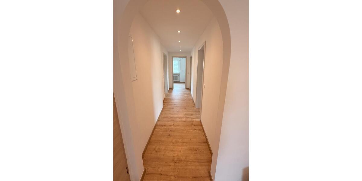 Etagenwohnung Adelsdorf - 4 Zimmer, 104 m&sup2;, 1.600&euro; | Angebot:25992258