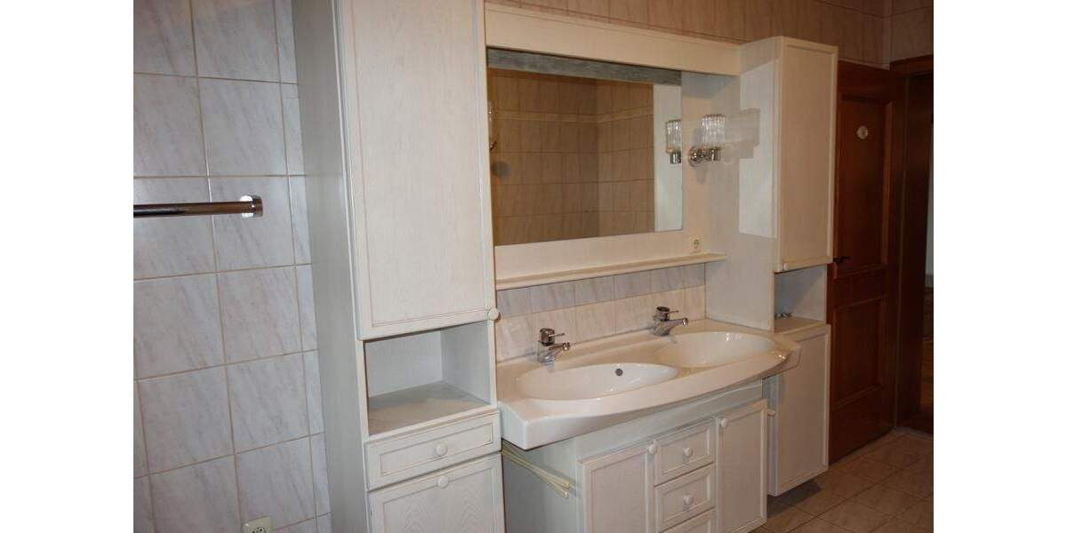 Doppelhaushälfte Laberweinting - 4 Zimmer, 163 m&sup2;, 1.000&euro; | Angebot:24529531