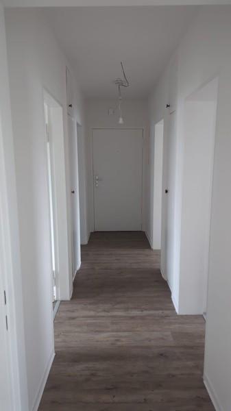 2. OG 3 Zimmer mit Balkon ab sofort zimmer