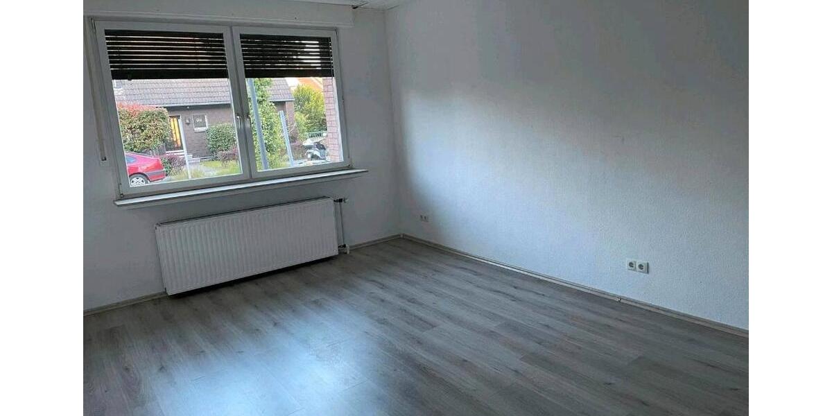 Erdgeschoßwohnung Gelsenkirchen Gelsenkirchen-Nord - 4 Zimmer, 107 m&sup2;, 1.250&euro; | Angebot:26051053
