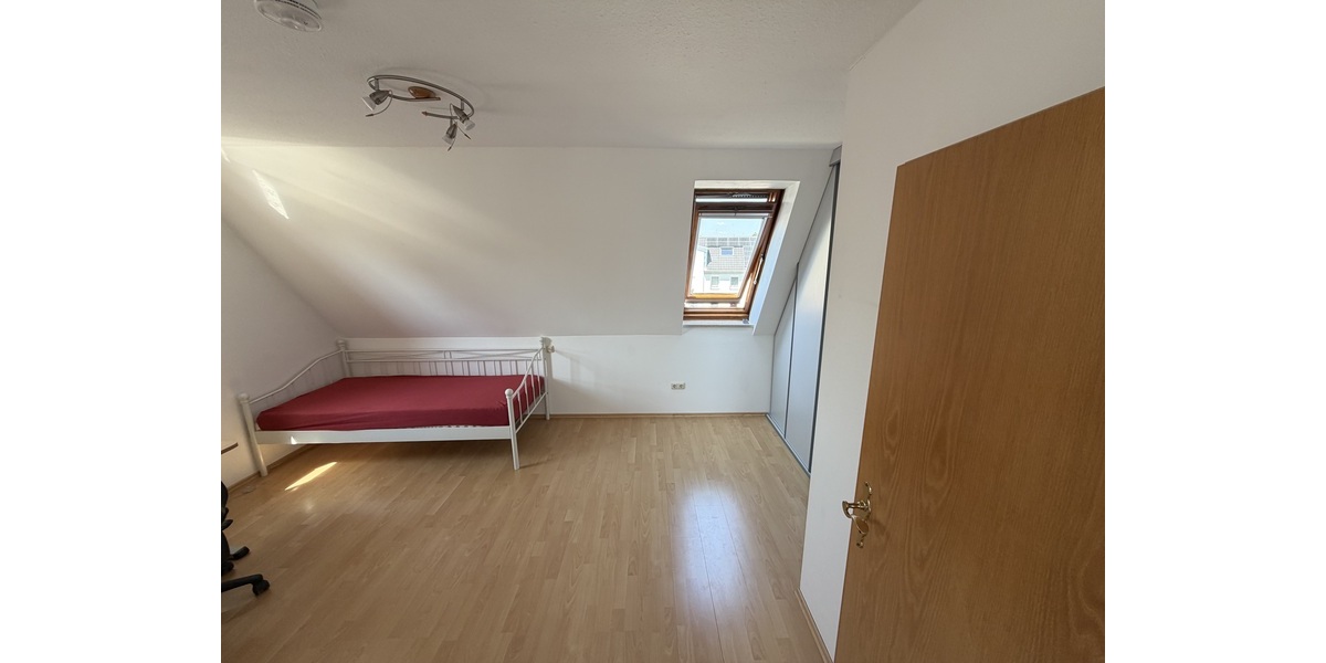 Helles Zimmer im eigenen Stockwerk + eigenem Bad (2er WG) - Zimmer Augsburg Lechhausen | Angebot:27022949