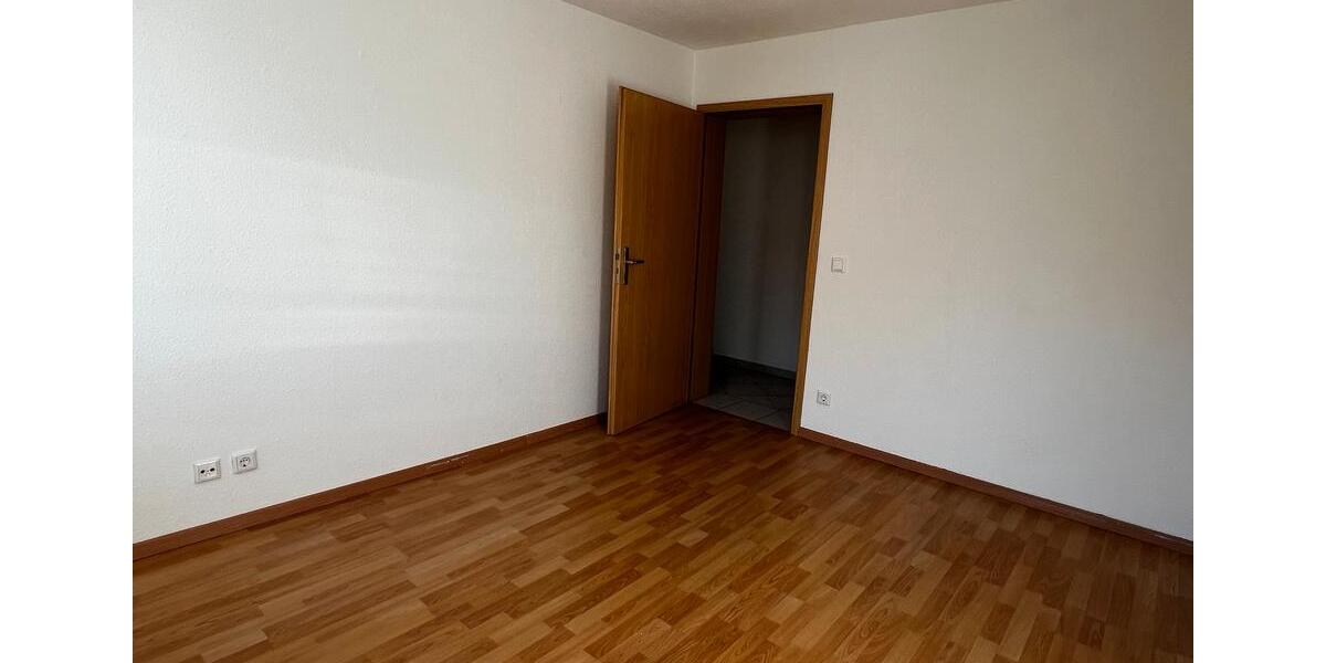 Dachgeschoßwohnung Döbeln - 3 Zimmer, 64 m&sup2;, 390&euro; | Angebot:25974081